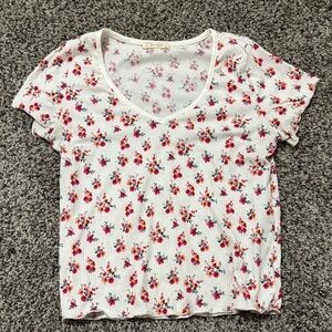 Olivia Rae White and Red Floral Short Sleeve Top